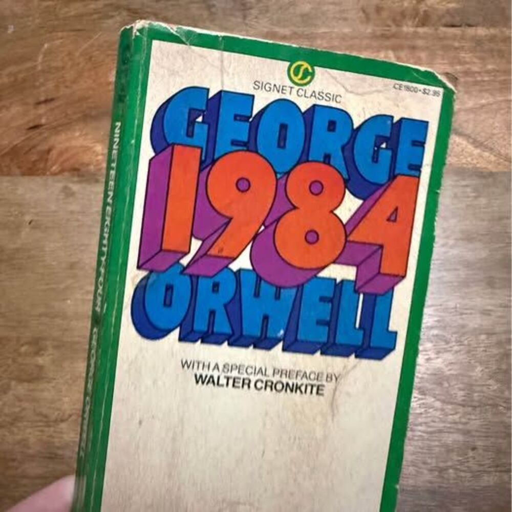1984 by George Orwell - Signet Classic Edition
